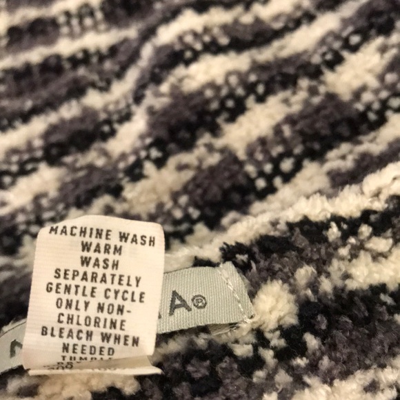 Scarf - Picture 4 of 6